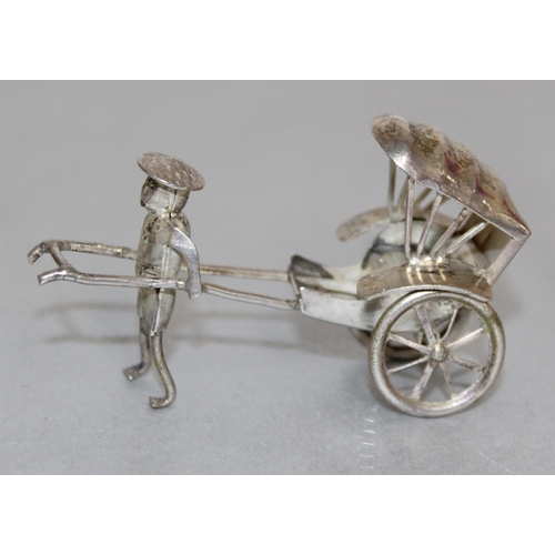 460 - Silver Plated Rickshaw And Driver Late Qing Rickshaw Miniture
Length 5.5 cm