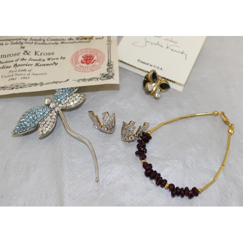 381 - A Selection Of Jewellery items In A Box