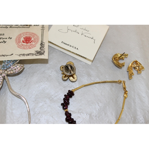 381 - A Selection Of Jewellery items In A Box