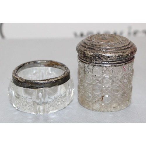 469 - 2 x Silver Hallmarked Topped Glassed Items
Tallest 5cm