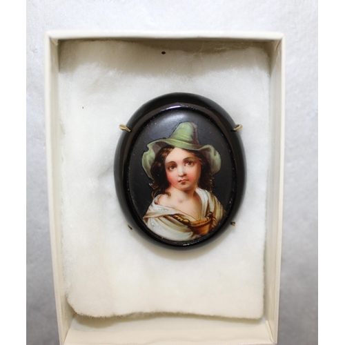 388 - Victorian Antique Brooch In A Box