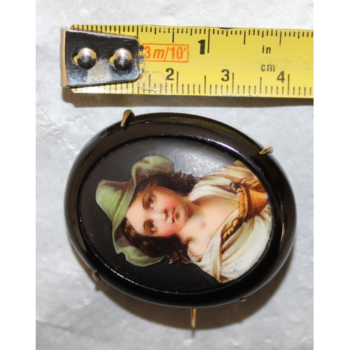 388 - Victorian Antique Brooch In A Box