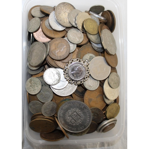 319 - A Quantity Of Mixed Coinage
Weight 4.6 kilos