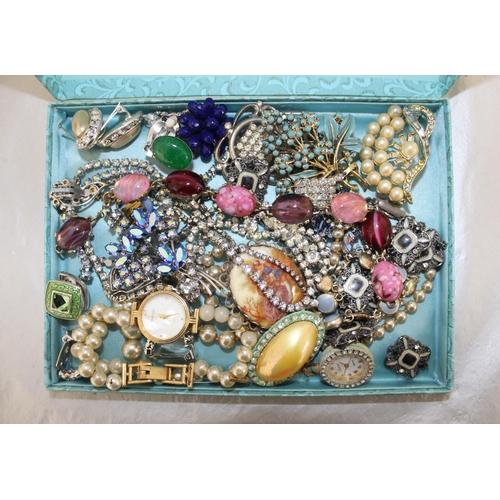 392 - A Selection Of Vintage and Other Jewellery Items In A Box