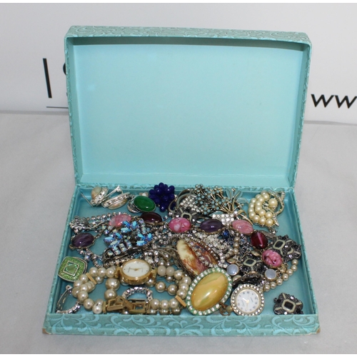 392 - A Selection Of Vintage and Other Jewellery Items In A Box