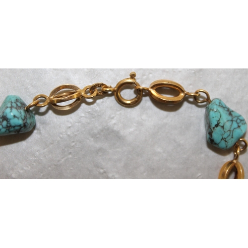 533 - Stamped 750 Gold And Turquoise Bracelet
In A Box
Total Weight 8.92g