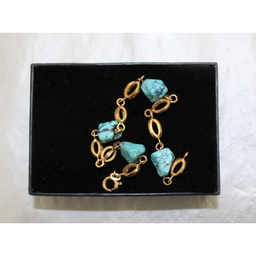 533 - Stamped 750 Gold And Turquoise Bracelet
In A Box
Total Weight 8.92g