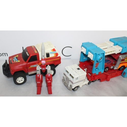 665 - Five Transformers Hasbro 1984 Made In Macau/ Hasbro 1985 Made In Japan/ Gakken Made In Singapore/ Ba... 