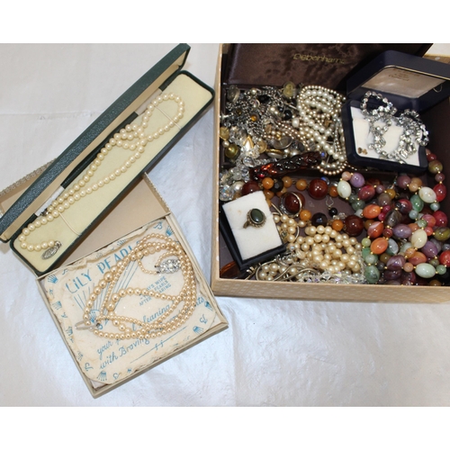 395 - A Quantity Of Jewellery Items Some Boxed