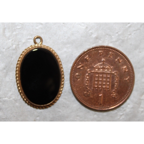 543 - Stamped 375 Gold Black Onyx Oval Pendant Total Weight 1.89g