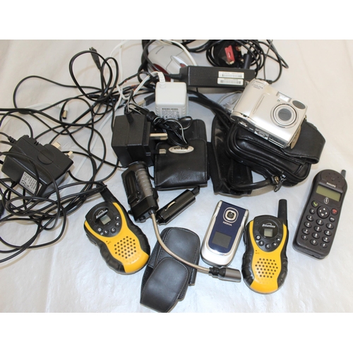 159 - Quantity Of Electrical Items  Phones/Camera/Walkie Talkies Etc
All Untested