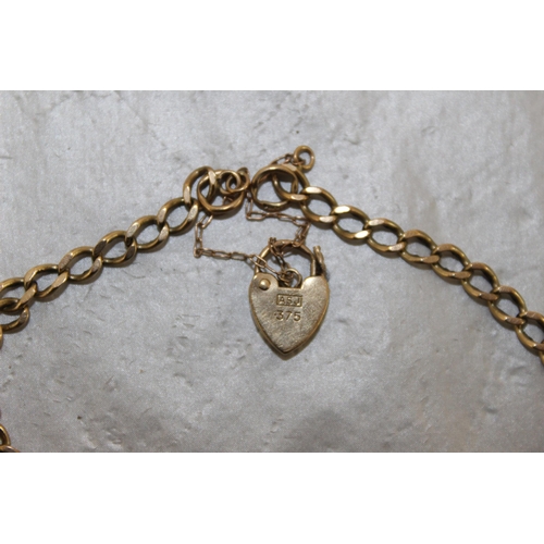 545 - Stamped 375 Gold Heart Lock Bracelet Total Weight 6.11g