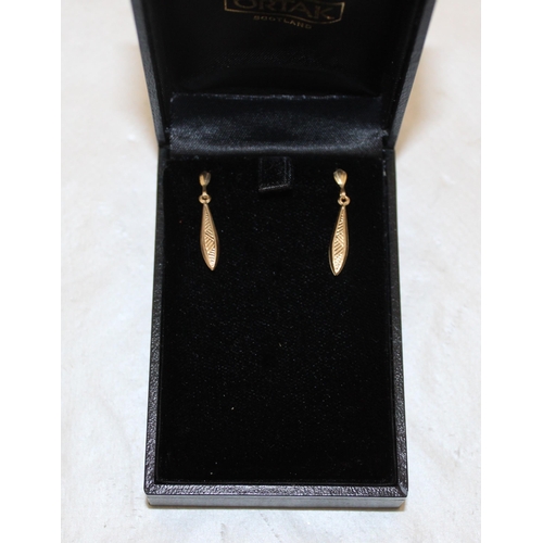 551 - Pair Of 9ct Gold Drop Earrings In A Box
Total Weight 0.57g