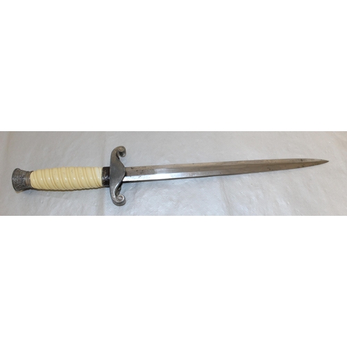 219 - An Army (HEER) Officer's Dress Dagger, adopted 1935. This example with white grip and set of correct... 