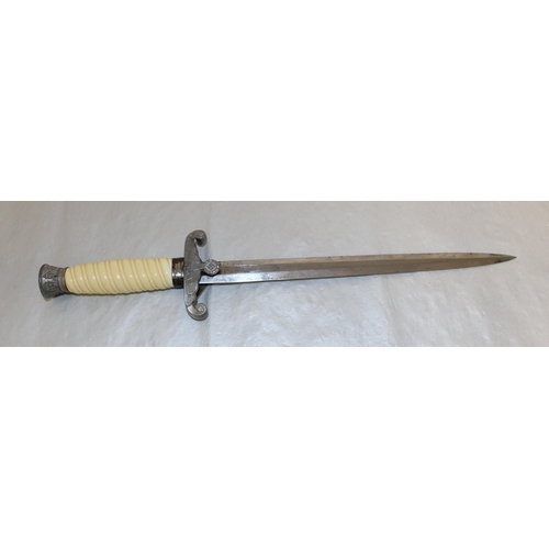 219 - An Army (HEER) Officer's Dress Dagger, adopted 1935. This example with white grip and set of correct... 