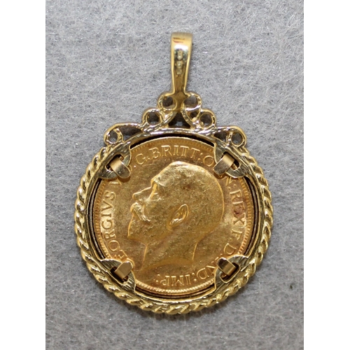 554 - 1918 Gold Sovereign in a 9ct Gold Mount - Total Weight 11.88gms