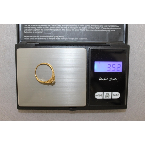 565 - Stamped 18 Gold Diamond Ring Total Weight 3.52g Size R