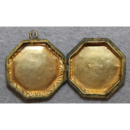 566 - 9ct Gold Locket - Weight 3.46gms