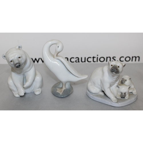 71 - 3 x Lladro Animal Figurines
Tallest 11cm
COLLECTION ONLY