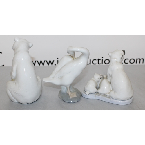 71 - 3 x Lladro Animal Figurines
Tallest 11cm
COLLECTION ONLY