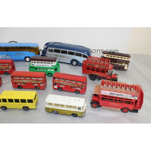 673 - A Collection Of Busses And Coaches
Including
Lesney/Corgi Juniors/Lledo/Days Gone/Matchbox/Weelie/Co... 