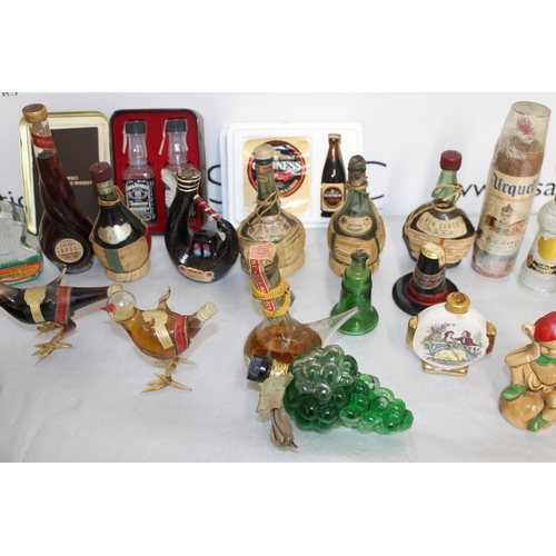 234 - Quantity Of Some Rare Collectable Vintage Miniatures Some With Contents Various Conditions
Collectio... 