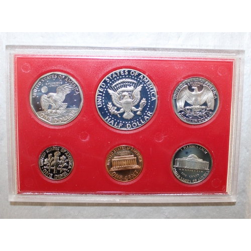 330 - 2 x United States Proof Set 1985 & 1981