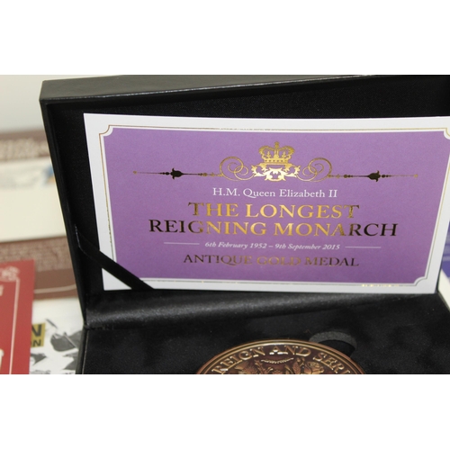 335 - A Boxed Medal The Longest Reigning Monarch 1952-2015/A Collection Of First day Covers And Some Unfra... 