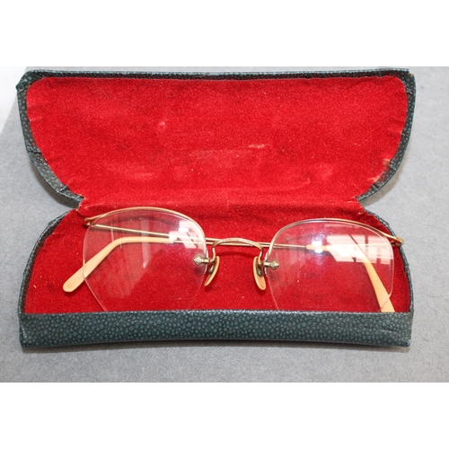 28 - Vintage Pair of Reading Glasses - ( Marks Shown in Pictures )