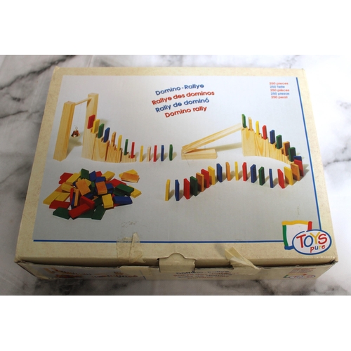 769 - Boxed Wooden Domino Rally & Some Threading Beads
All Proceeds Go To Charity