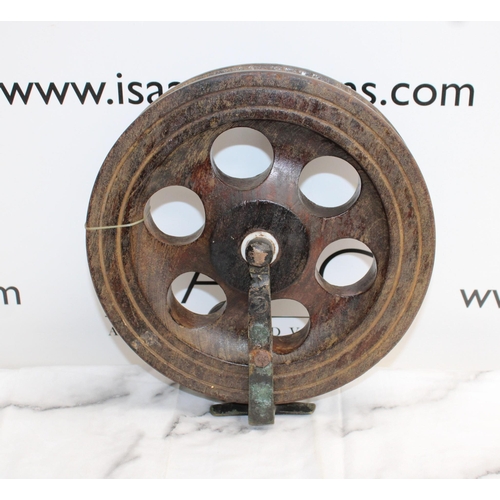 755 - Large Vintage Wooden Fishing Reel - 25cm Diameter