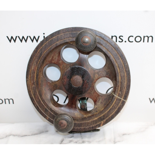 755 - Large Vintage Wooden Fishing Reel - 25cm Diameter