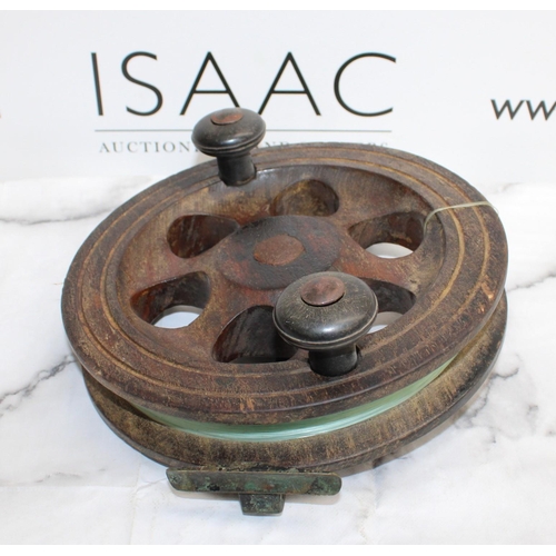 755 - Large Vintage Wooden Fishing Reel - 25cm Diameter