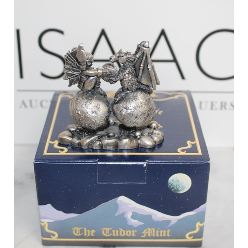 68 - Boxed 5 x Myth And Magic Sculpture By The Tudor Mint Including
LIT9 The Enforcer
5048 Frodo
3221 Gui... 