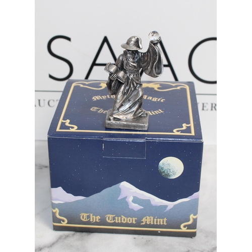 70 - Boxed 5 x Myth And Magic Sculpture By The Tudor Mint Including
3166 Lets Go Man
5049 Boromir
3082 Th... 