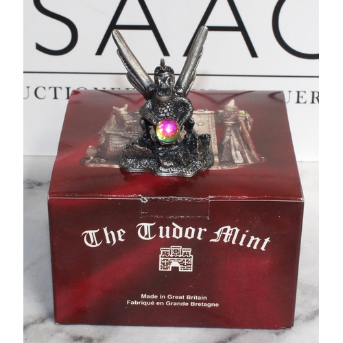 95 - 5 x Boxed Myth And Magic Sculpture By The Tudor Mint Including
3095 Defender Of The Crystal
3081 Wiz... 