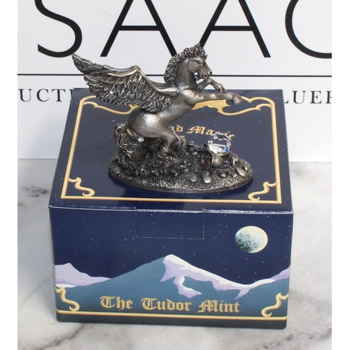 95 - 5 x Boxed Myth And Magic Sculpture By The Tudor Mint Including
3095 Defender Of The Crystal
3081 Wiz... 