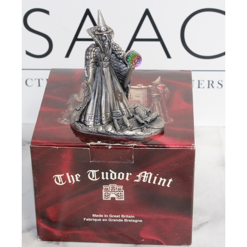 95 - 5 x Boxed Myth And Magic Sculpture By The Tudor Mint Including
3095 Defender Of The Crystal
3081 Wiz... 