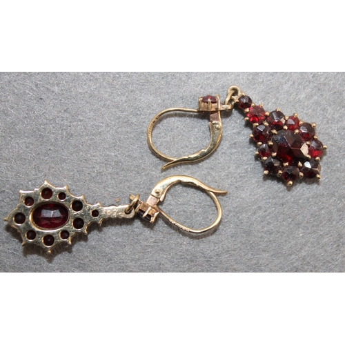 648 - Stamped 375 Gold Garnet Tear Drop Cluster Earrings Total Weight-4.03g