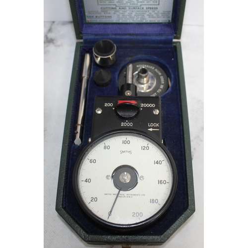 102 - A Selection Of Vintage Measuring Scales