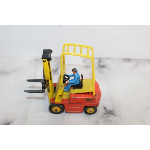 870 - Boxed Dinky Toys Conveyancer Fork Lift Truck