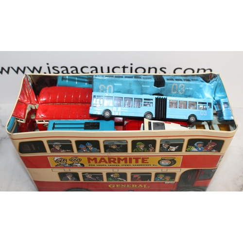 871 - A Quantity Of Vehicles In A Bus Tin Including
Matchbox
Lledo
Dinky And Others