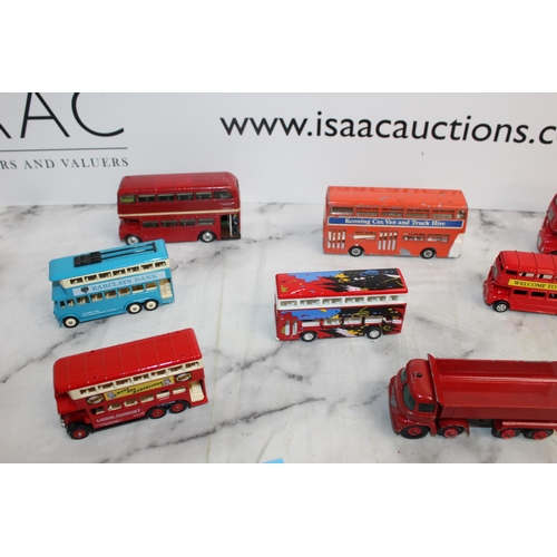 871 - A Quantity Of Vehicles In A Bus Tin Including
Matchbox
Lledo
Dinky And Others