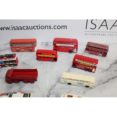 871 - A Quantity Of Vehicles In A Bus Tin Including
Matchbox
Lledo
Dinky And Others