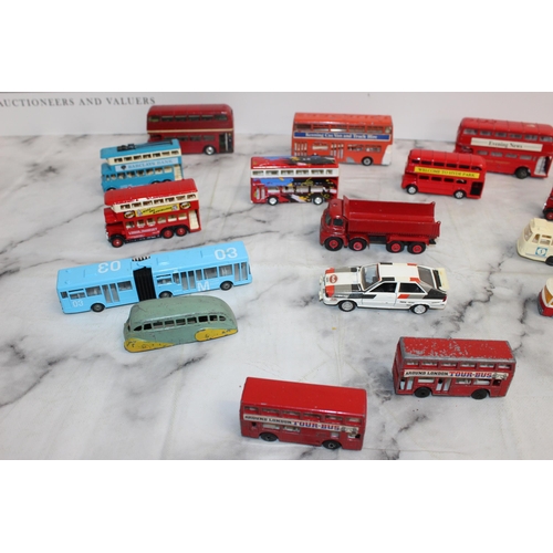 871 - A Quantity Of Vehicles In A Bus Tin Including
Matchbox
Lledo
Dinky And Others