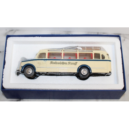 873 - Boxed 1950 Mercedes-Benz Omnibus Type 0-3500 The Dinky Collection