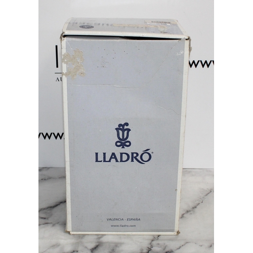 122 - Boxed Lladro Figurine (Butterfly Treasures)
Height 30cm
COLLECTION ONLY