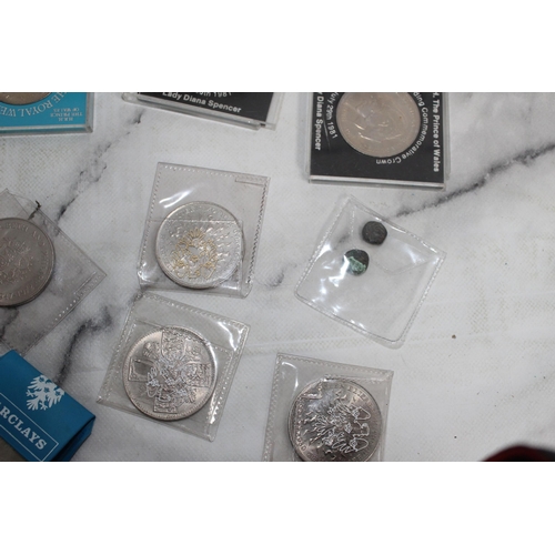 386 - Mixed Worldwide Coinage and Commemorative UK Coins