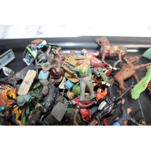 881 - Mixed Toy Figures ( Metal / Plastic ) Various Conditions