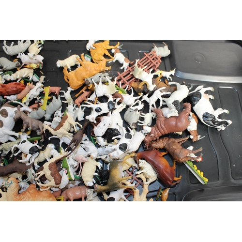 883 - Large Quantity of Farm / Zoo Plastic Animals - Various Conditions